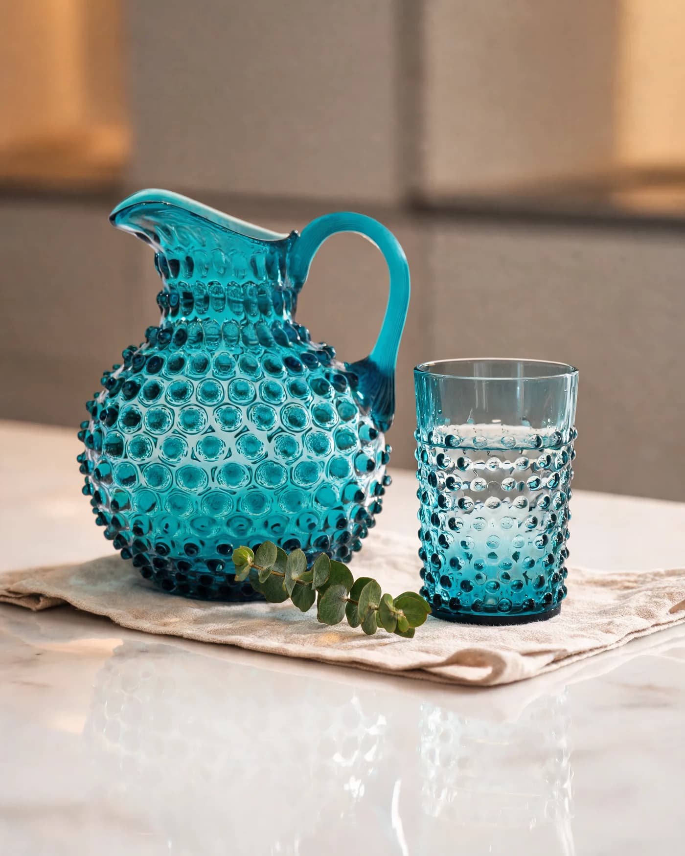 Aquamarine Hobnail Sürahi — kullanım görseli