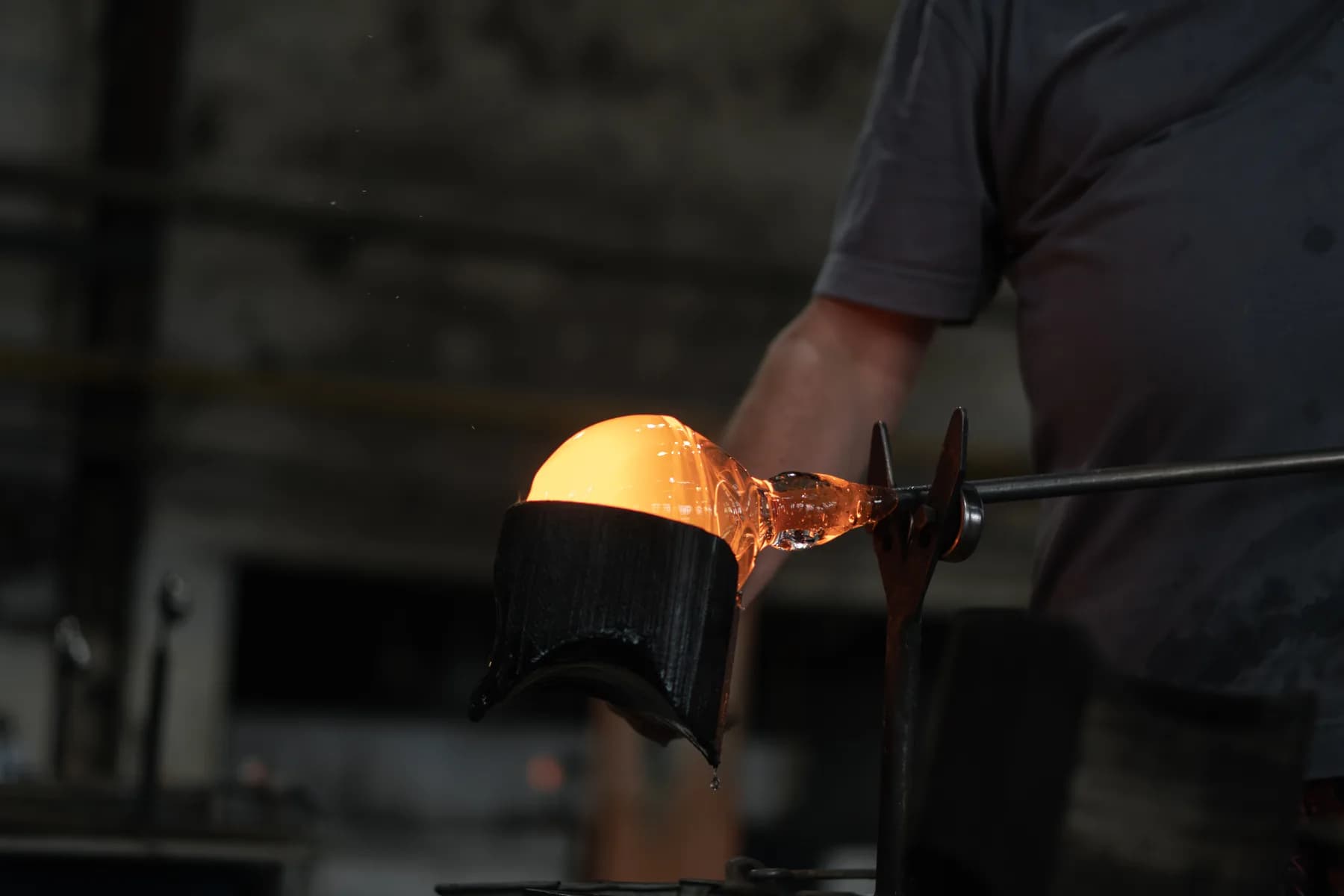 Rosaline Hobnail Bardak — Copy of LIMCHI, photoshoot in a glass factory, traditional glass blowing (2).jpg